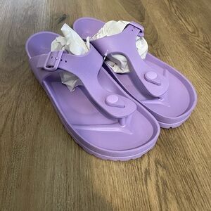 NWOT lavender sandals size 10
